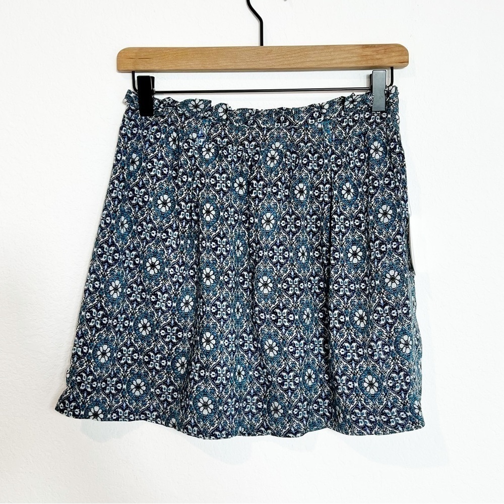 FOREVER 21 CONTEMPORARY BLUE PRINT FLORAL SKIRT-SHORT GREY TEAL BLACK NE…